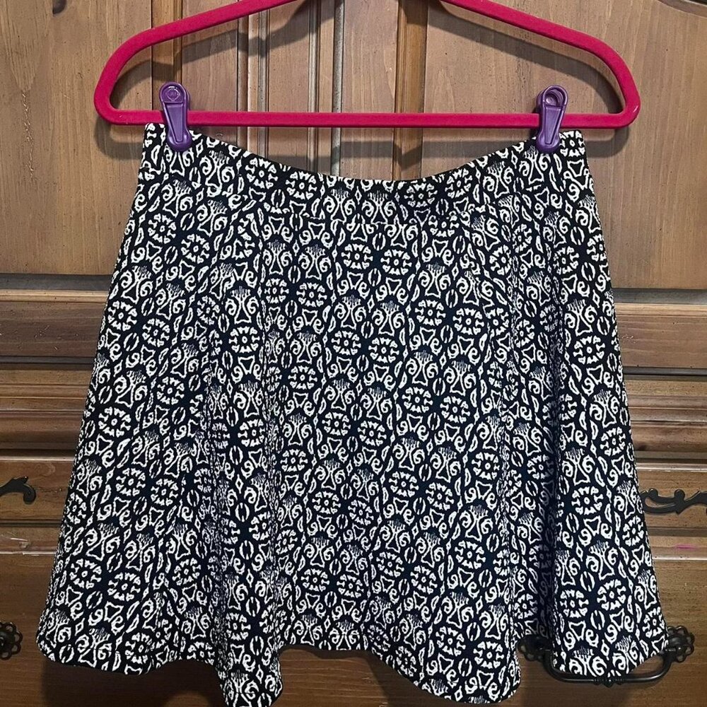Aeropostale Women's‎ Black and White Boho Patterned Flare Mini Skirt - Picture 2 of 5